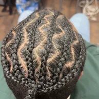Top-down view of a zigzag cornrow pattern